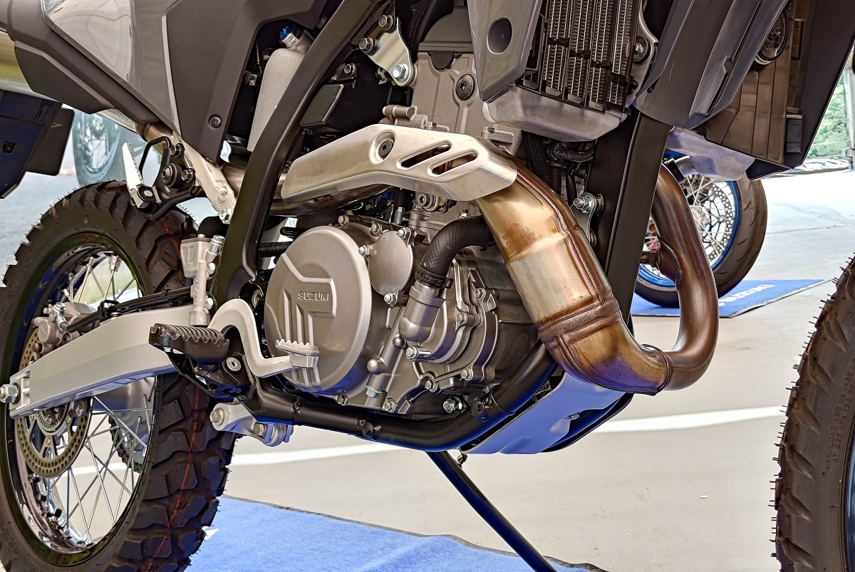 Suzuki chính thức ra mắt ‘huyền thoại côn tay’ mới chất hơn cả Honda Winner X và Exciter, giá dễ mua