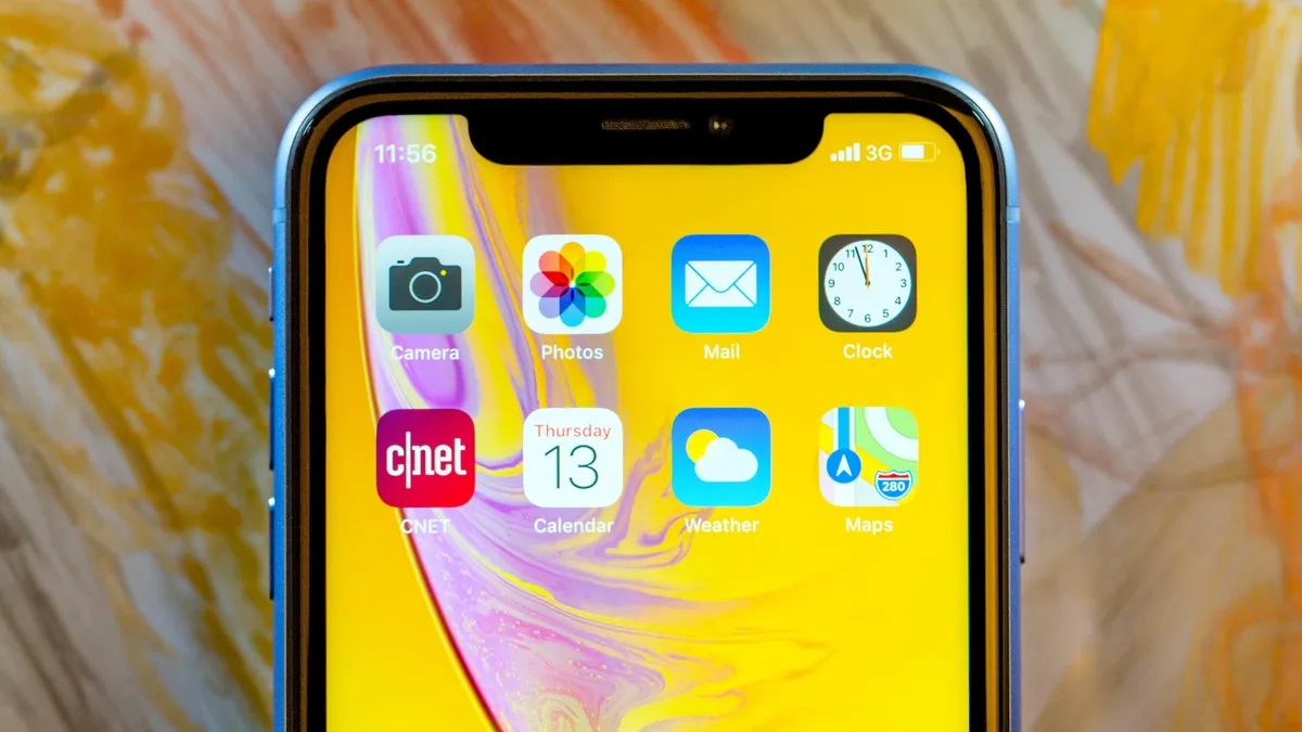 iPhone XR rẻ như cỏ, cũng 1 camera đơn giản như iPhone 16e, vẫn có iOS mới, ngon vài năm tới