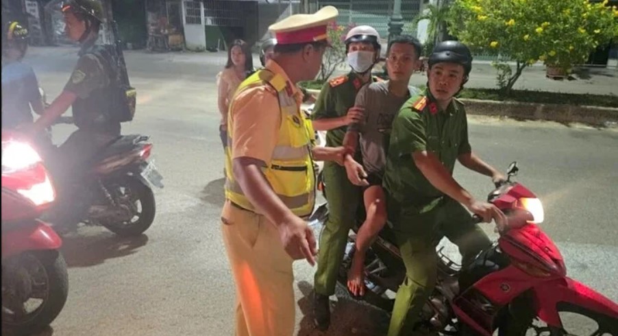 Vụ hai học sinh bị đánh thậm tệ ở TP.HCM: Bắt giữ 3 côn đồ đang lẩn trốn trong nhà nghỉ ở Lâm Đồng