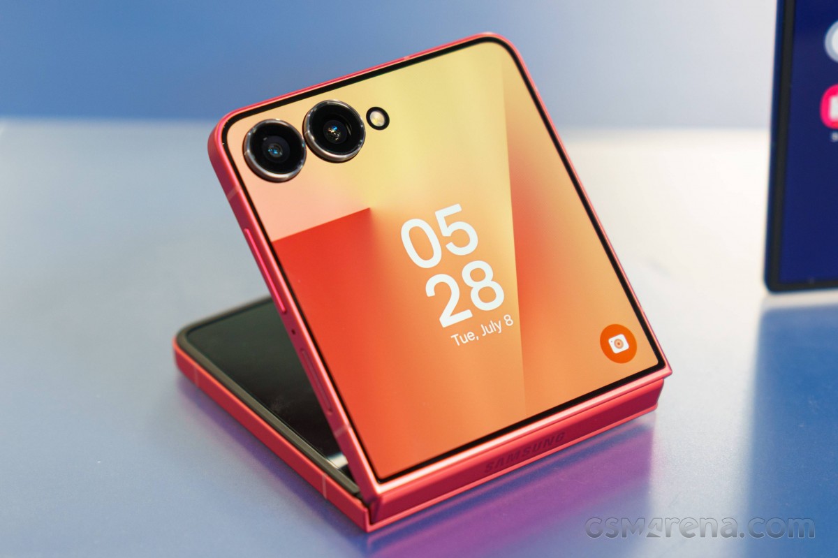 Galaxy Z Flip 7 và Galaxy Z Flip 7 FE ra mắt với mức giá hấp dẫn, trang bị ấn tượng, AI đỉnh