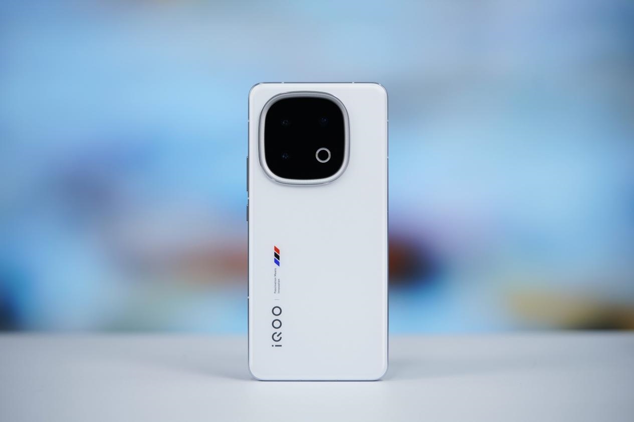 vivo sắp ra mắt quái thú hiệu năng, mạnh như Galaxy S25 Ultra, giá rẻ nửa, màn 144Hz, pin 6000 mAh
