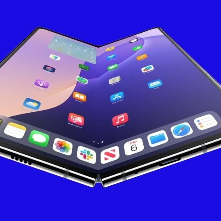 Chiếc iPhone màn hình gập đầu tiên lộ diện, không nếp gấp, mỏng chỉ 4,5mm, giá hơn 50 triệu đồng