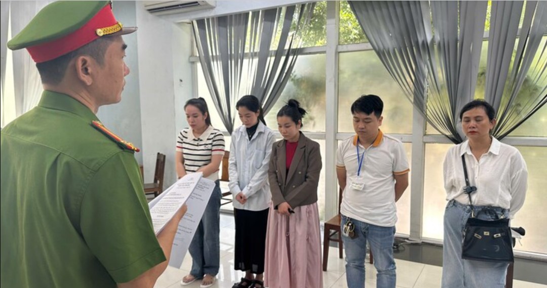Vạch trần phòng khám Đa khoa quốc tế: Tuyển người chưa học hết 12, xây sẵn lối thoát cho bác sĩ rởm