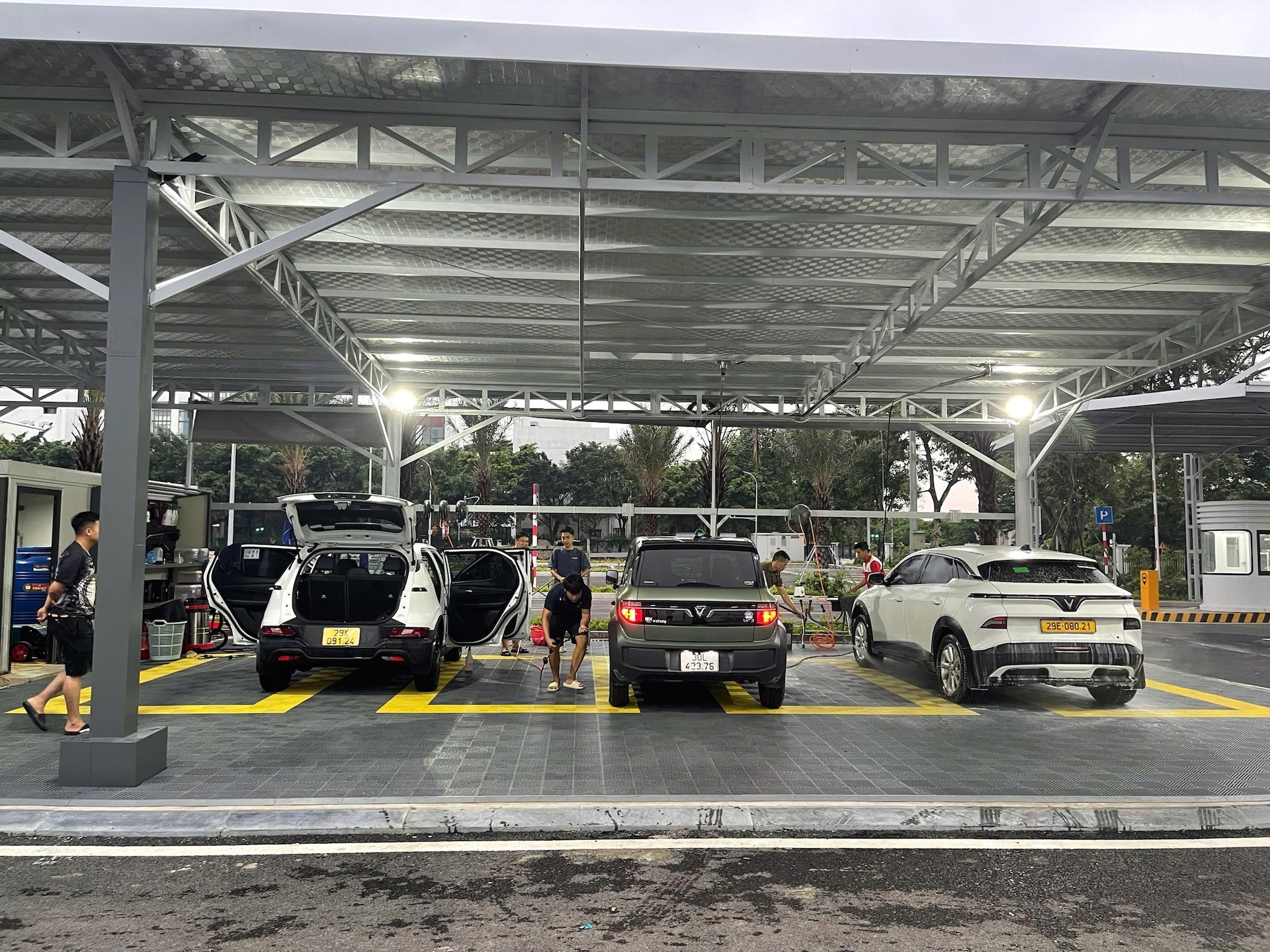Chủ kinh doanh xăng dầu mở trạm sạc xe điện tích hợp tiện ích: ‘Xe điện là xu thế, nên đón sóng sớm’ ảnh 2