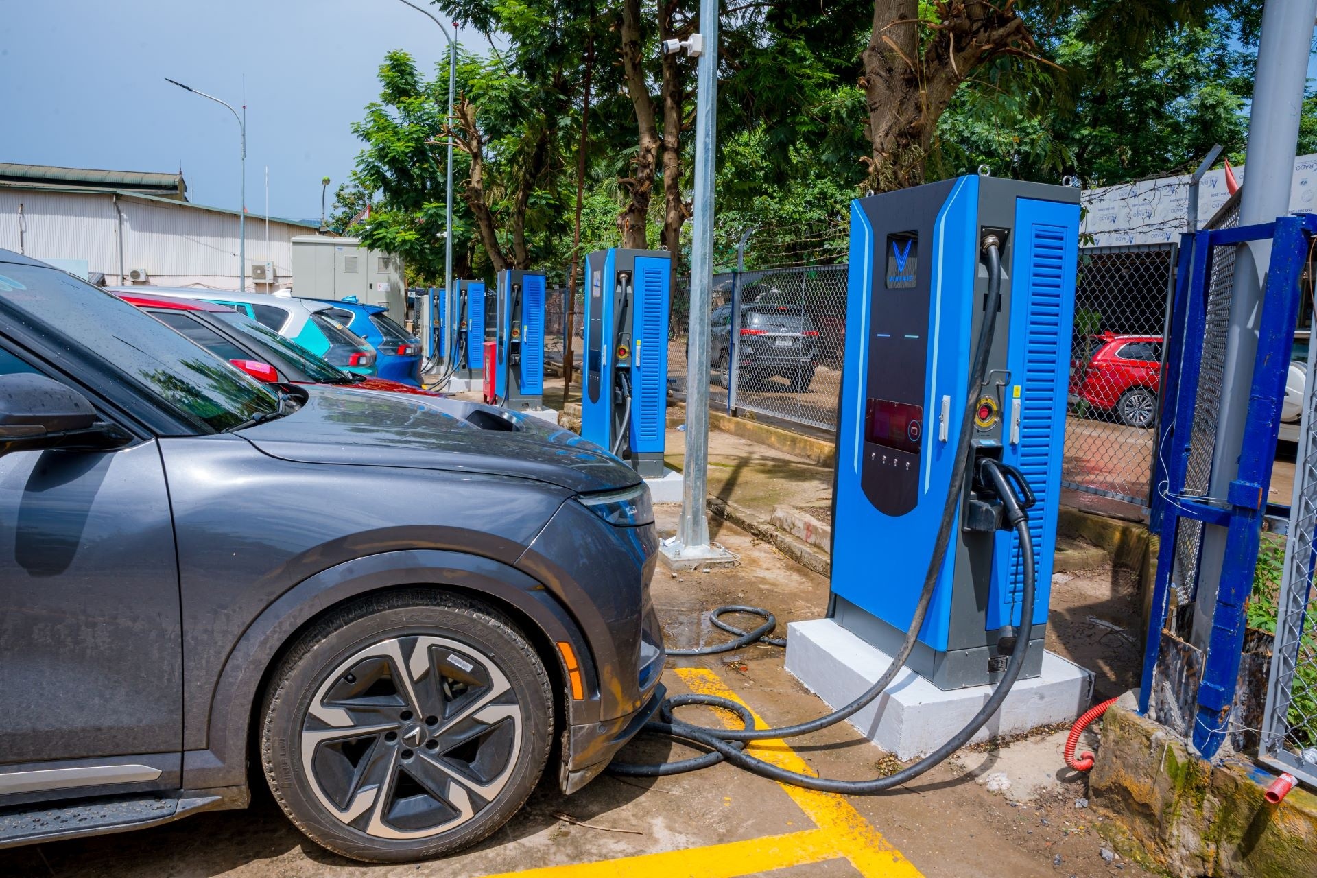 Chủ kinh doanh xăng dầu mở trạm sạc xe điện tích hợp tiện ích: ‘Xe điện là xu thế, nên đón sóng sớm’ ảnh 3