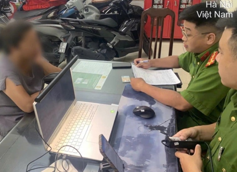 Đứng hình trước câu nói \'đốp chát\' của người phụ nữ trông giữ xe trái phép tại Nhà tang lễ Hà Nội