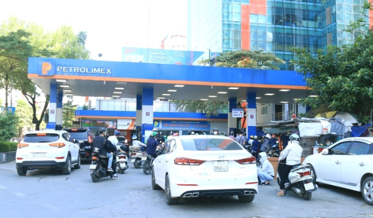 Giá xăng dầu hôm nay 17/7: Dân tình hân hoan đón tin xăng giảm, RON95 xuống còn bao nhiêu?