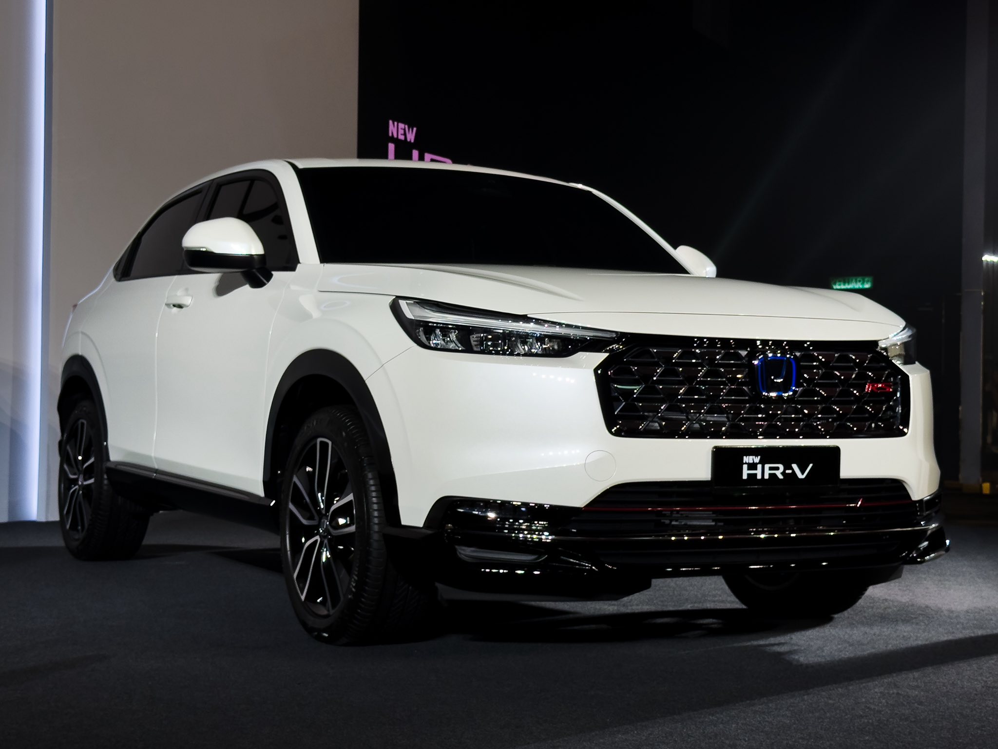 Honda HR-V 2025 chính thức ra mắt giá 620 triệu đồng: Thiết kế cực đẹp, đả bại Toyota Corolla Cross