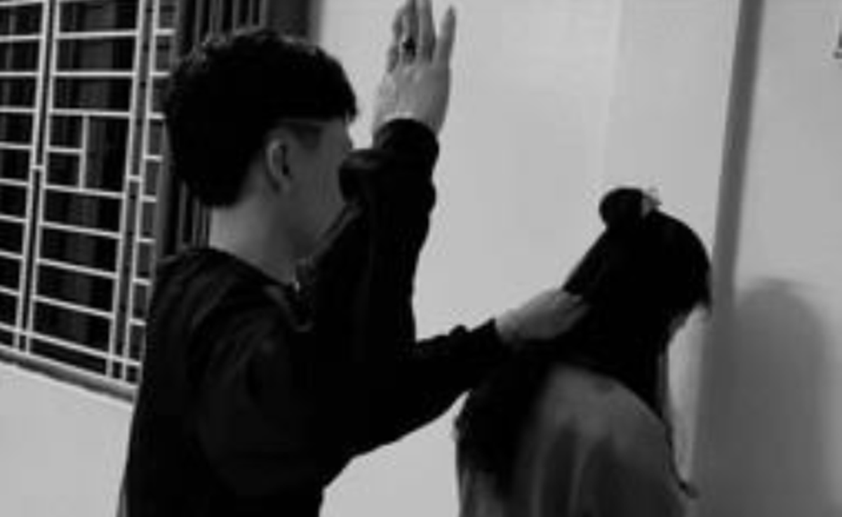 Mẹ bầu bị kề dao vào cổ lúc đang ngủ, tên cướp nói đúng 1 câu khiến nạn nhân không dám báo công an