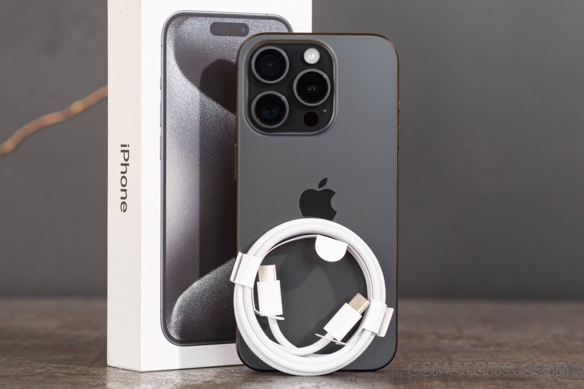 iPhone 15 Pro giảm kỷ lục 12 triệu đồng, giá rẻ bất ngờ, trang bị xịn không kém nhiều iPhone 16 Pro
