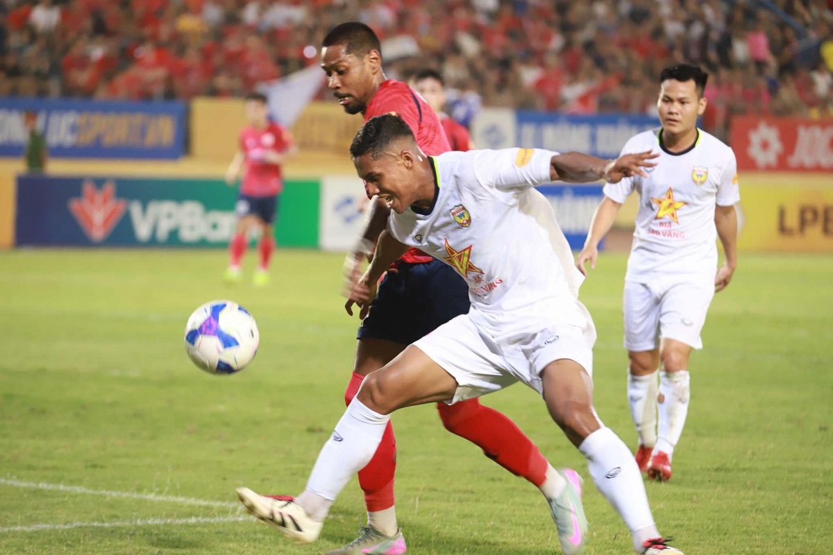 Ngựa ô V.League dằn mặt, thương vụ chiêu mộ sao Việt kiều của CLB CAHN đổ bể
