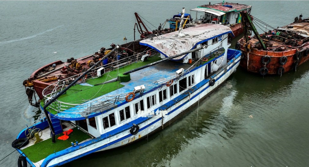 Chùm ảnh tàu du lịch bị lật ở Hạ Long giữa cơn dông lốc lớn khiến 35 người tử vong, 4 người mất tích