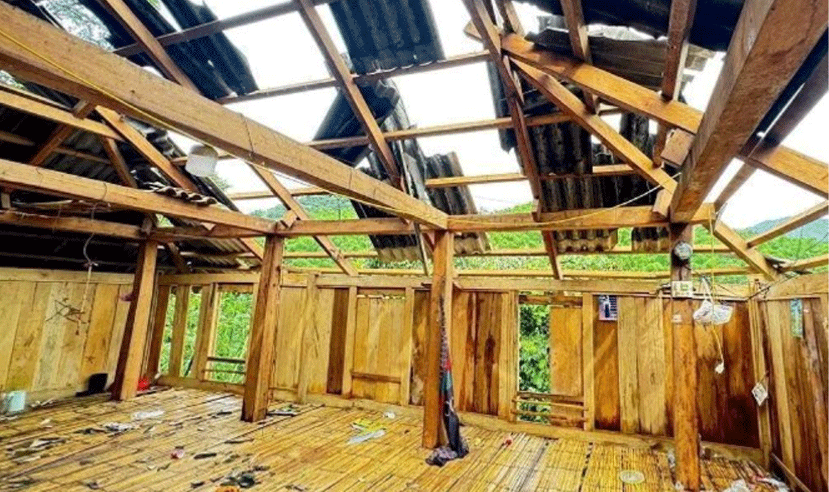 Thanh Hóa bị thiệt hại nặng nề dù bão số 3 - bão Wipha chưa vào: 221 căn nhà đã bị tốc mái