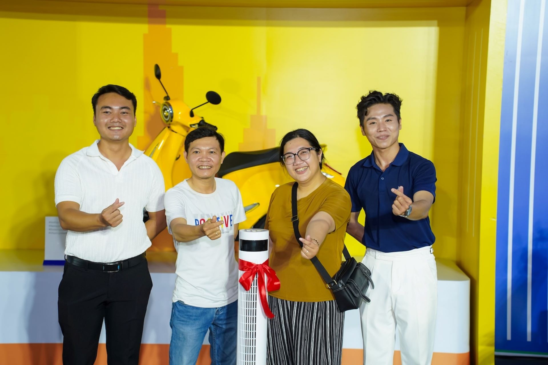 ‘Đại hội đổi xăng lấy điện’ bùng nổ 3 miền: Khách xếp hàng lái thử, chốt đơn với loạt ưu đãi lớn ảnh 6