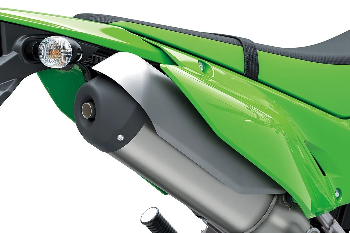 ‘Vua côn tay’ 230cc mới của Nhật chính thức ra mắt: Chất hơn hẳn Honda Winner X và Exciter, giá mềm