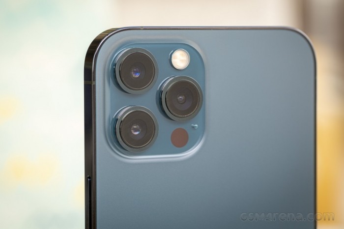 Giá dưới 10 triệu, iPhone 12 Pro Max kèm nhiều trang bị ăn đứt iPhone 16, liệu có đáng mua?