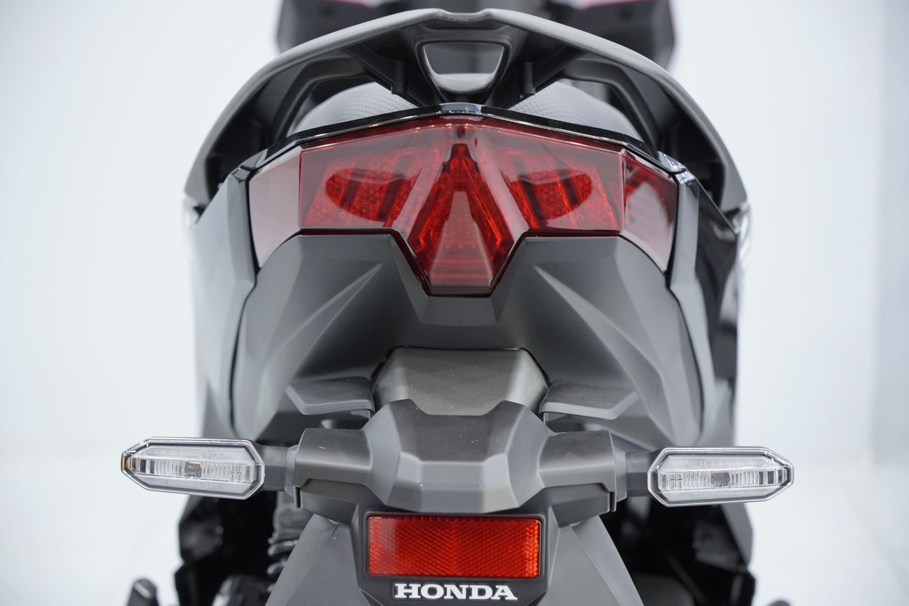 Honda Vario mới giá 39 triệu đồng về Việt Nam với màu đẹp chưa từng có, trang bị so kè Air Blade ảnh 4