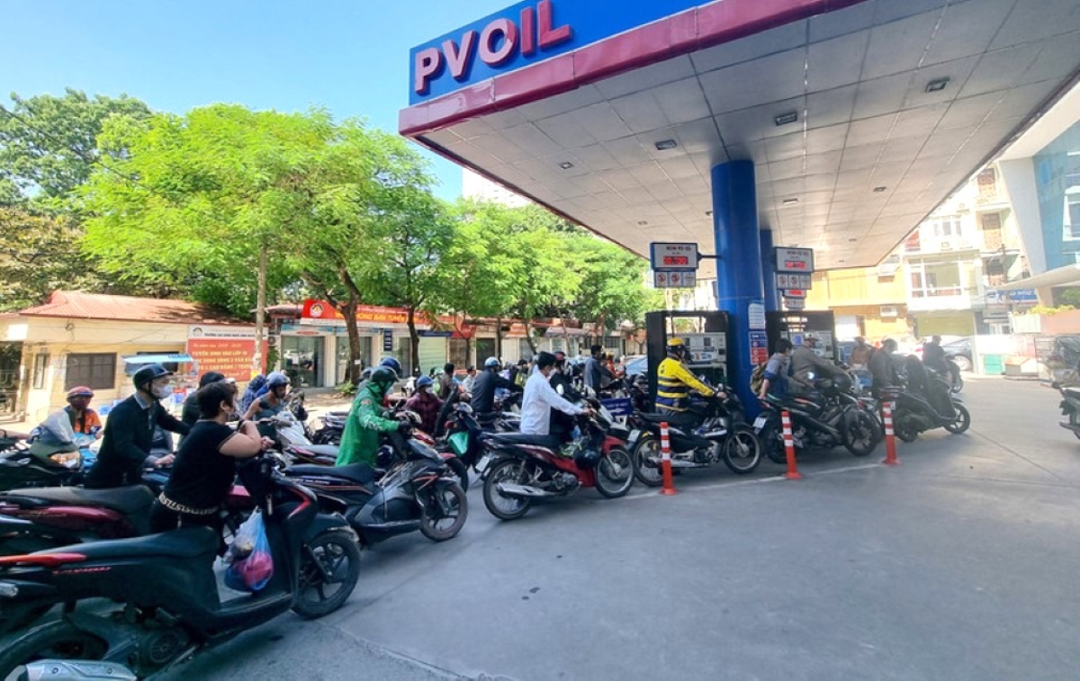 Giá xăng dầu hôm nay 31/7: Xăng trong nước giảm từ chiều nay, xuống mức thấp nhất trong 4 năm qua