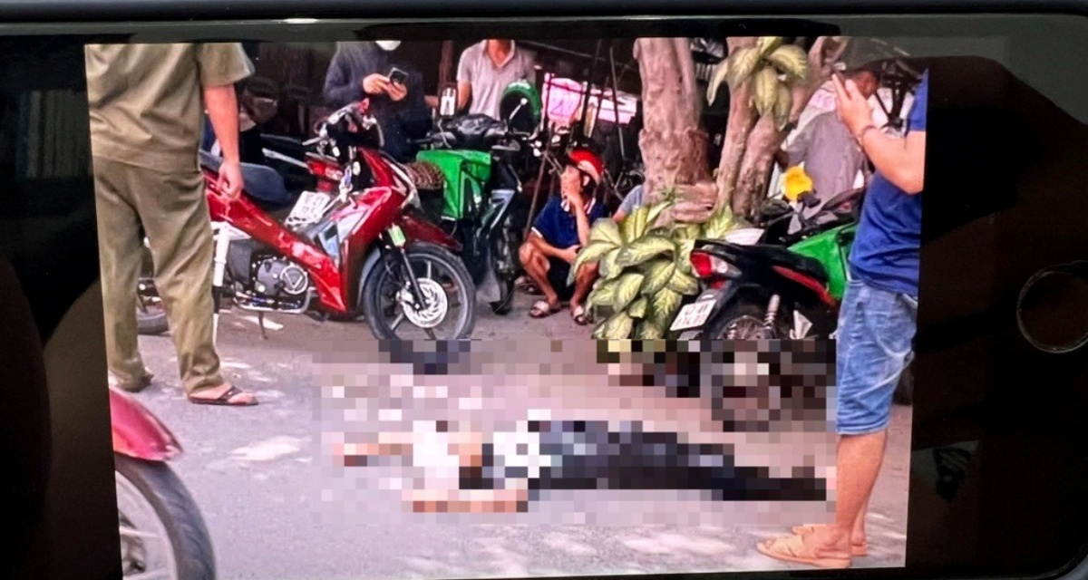 Nam thanh niên tự đâm vào bụng rồi gục giữa đường, hiện trường be bét khiến người dân kinh hãi