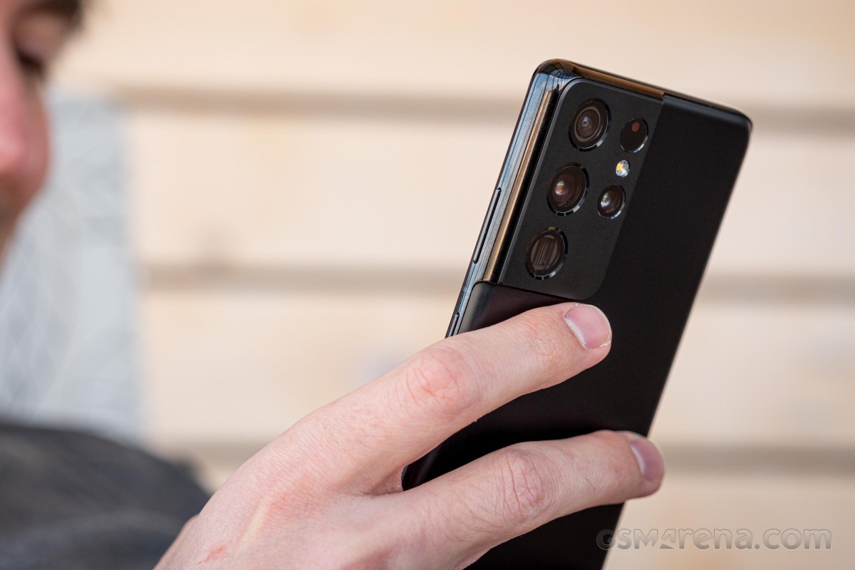 Galaxy S21 Ultra camera zoom xa 100x khủng hơn iPhone 16 Pro Max, giá rẻ như bèo đầu tháng 8