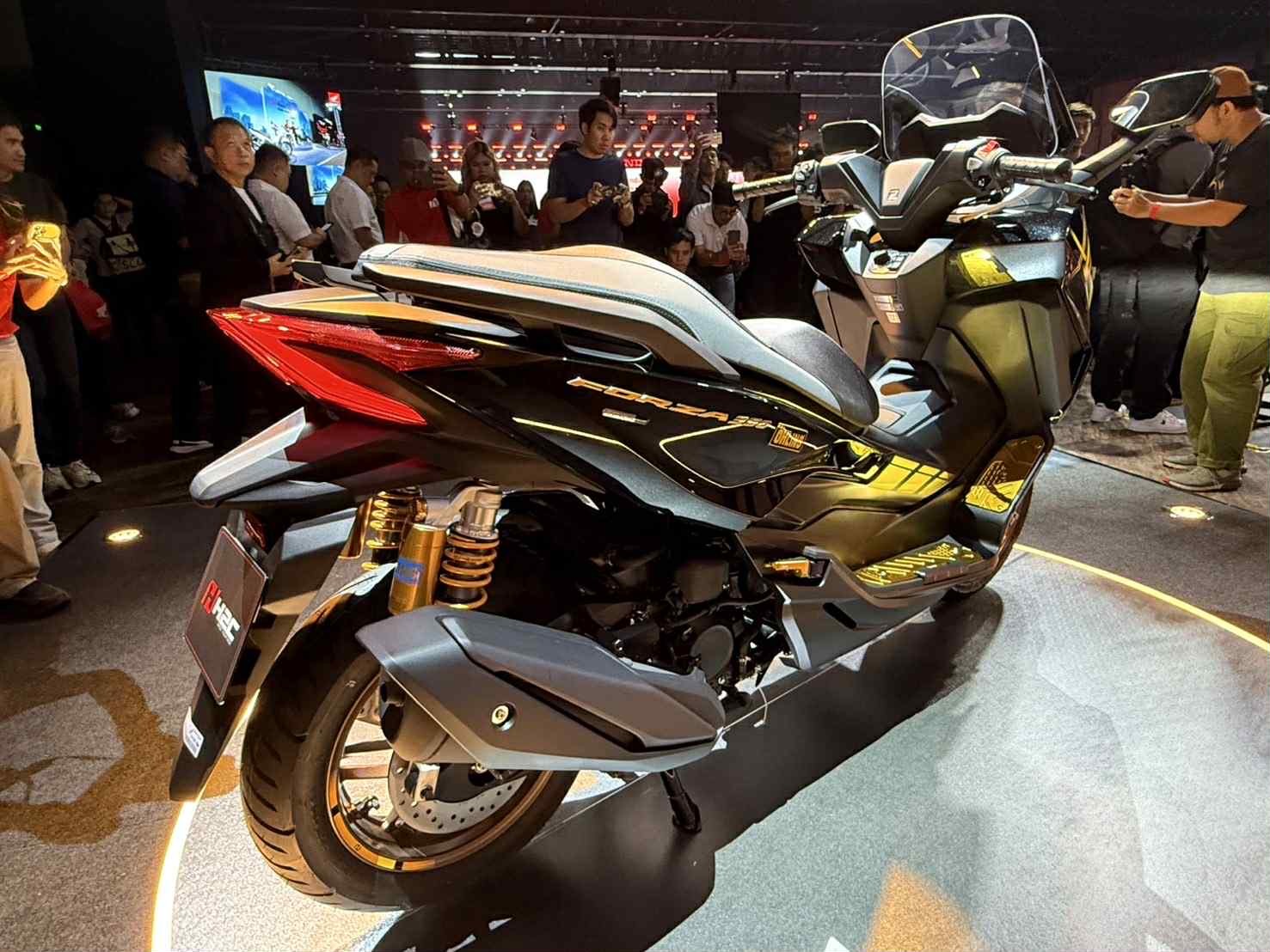 Honda ra mắt mẫu xe ga ‘một 9 một 10’ với SH, thiết kế cực đỉnh làm lu mờ Air Blade, giá cực ‘mềm’ ảnh 3
