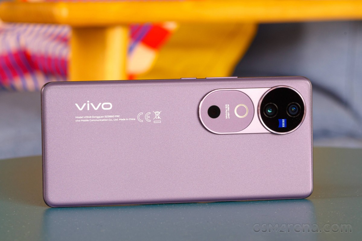 Đây là vivo V40 5G - điện thoại màn cong giá rẻ, pin khủng sạc nhanh đe nẹt Galaxy S25