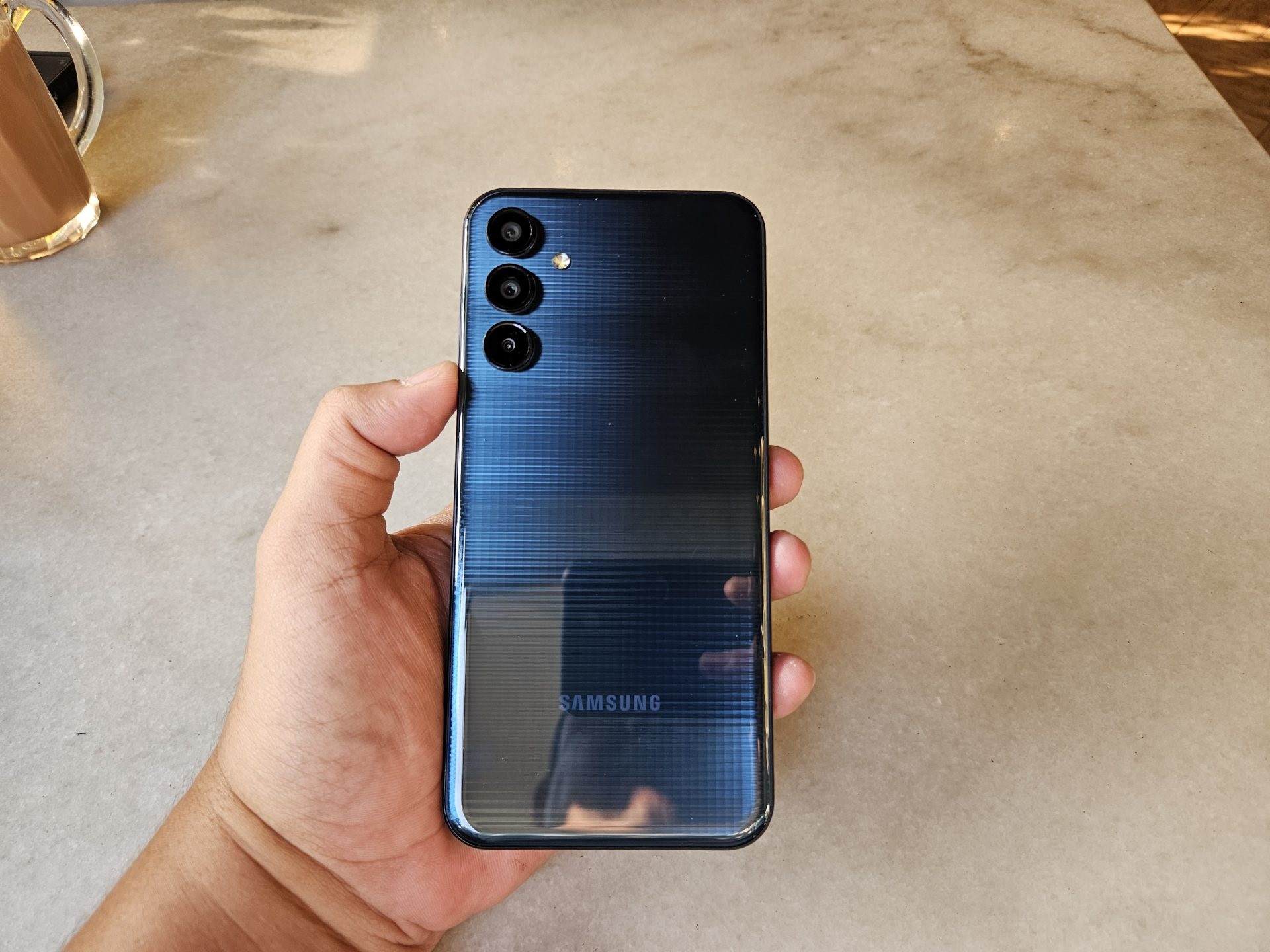 Còn hơn 3 triệu, Galaxy M15 5G gây sốt vì vừa là vua pin, vừa là vua 5G giá rẻ hấp dẫn hơn iPhone 16