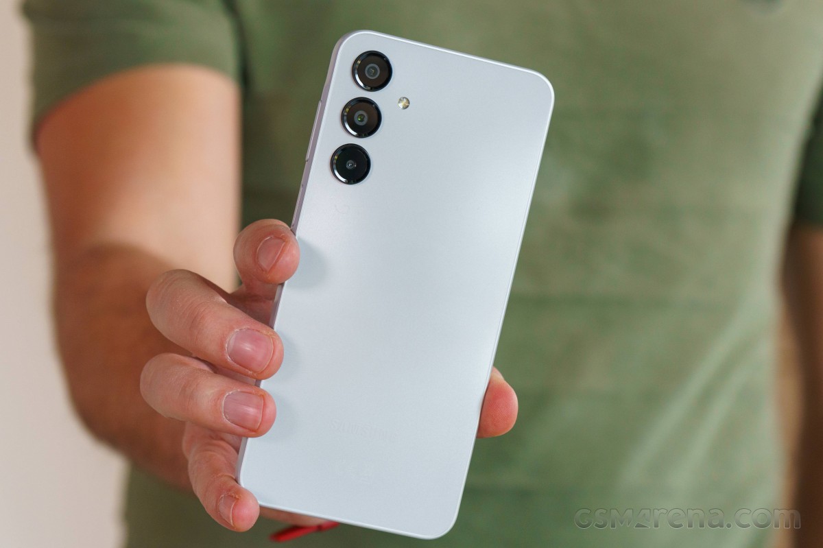 Galaxy A16 nuốt trọn phân khúc giá rẻ, duy trì vua doanh số Android, từ 3 triệu xịn hơn iPhone 16