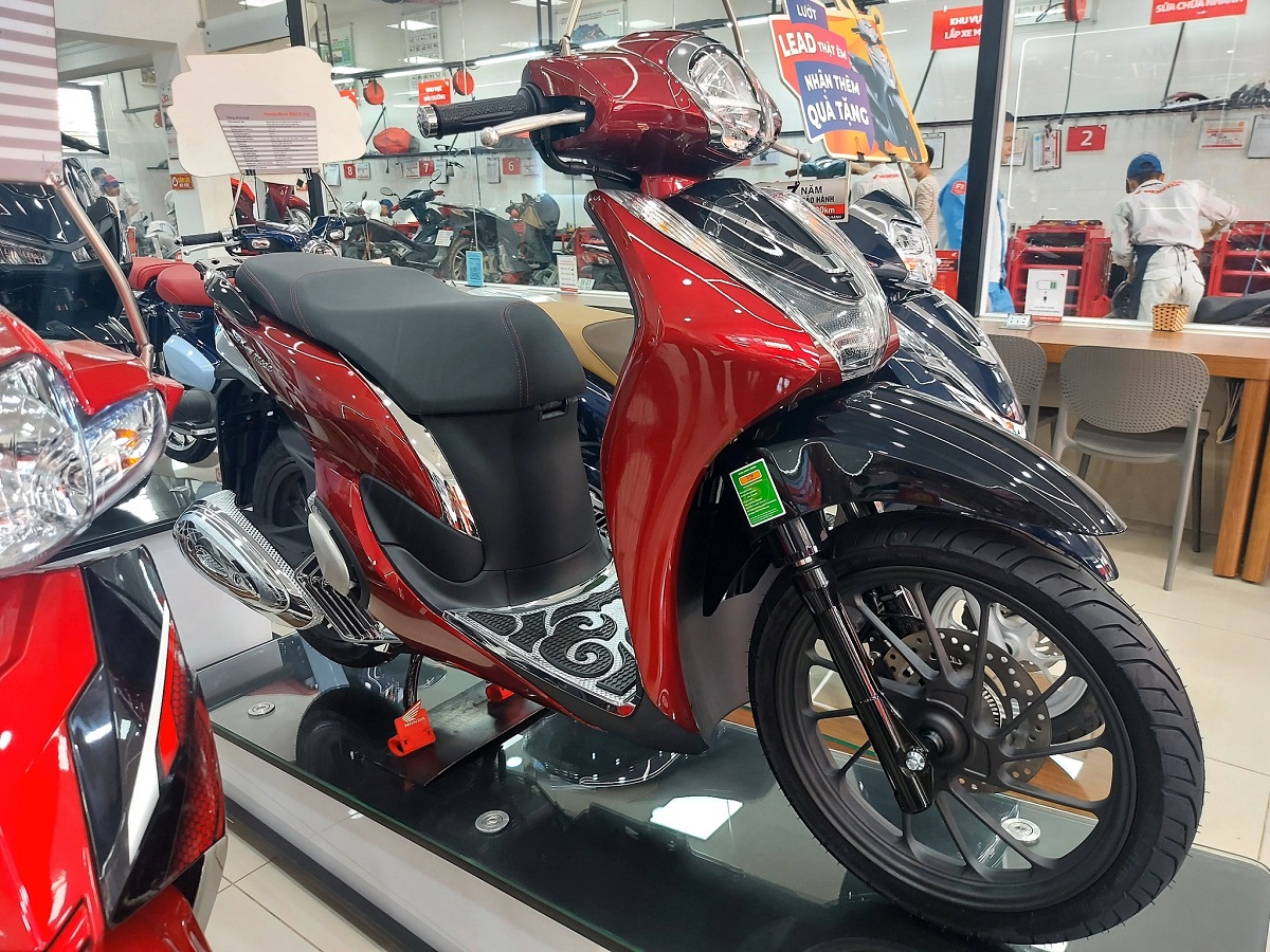 Bảng giá xe Honda SH Mode 2025 giữa tháng 8/2025 đã chạm đáy: Được săn đón hơn Vision và LEAD vì rẻ