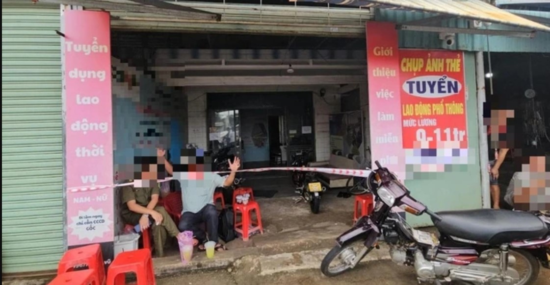 Đồng Nai: Bạn bè hoảng hốt khi phát hiện nam thanh niên 18 tử vong trong nhà vệ sinh với tư thế sốc