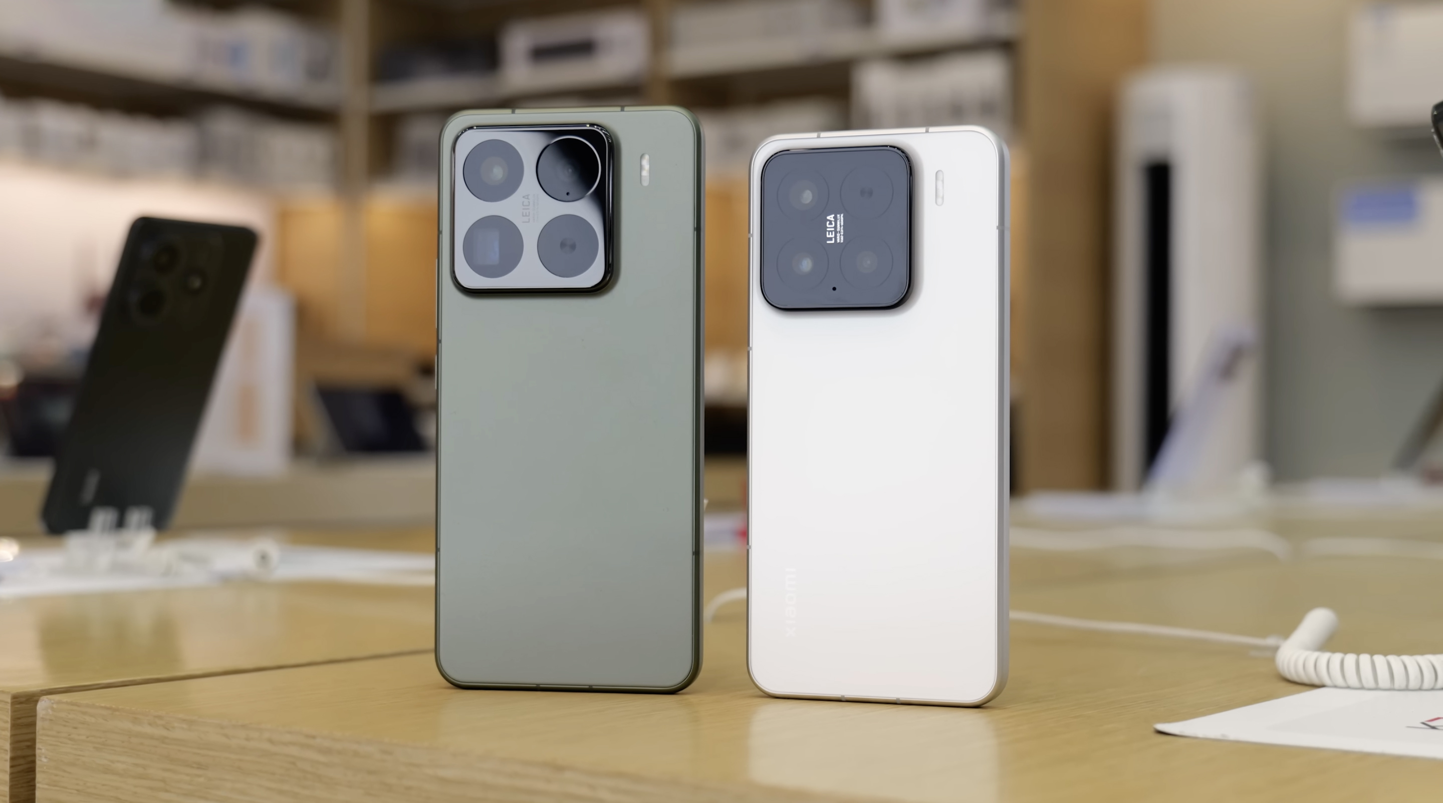 Bảng giá điện thoại Xiaomi chính hãng cuối tháng 8: Xiaomi 15 Ultra rẻ sập sàn, Redmi 13 vẫn top 1 giá rẻ