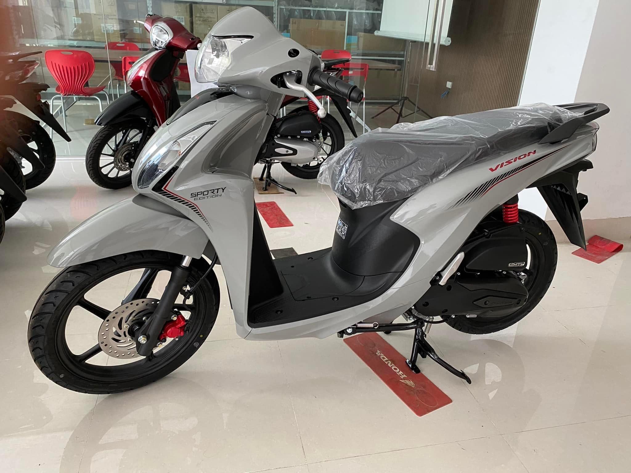 Bảng giá xe Honda Vision 2025 cuối tháng 8/2025 giảm cực mạnh: Rẻ hơn cả xe máy điện hút khách Việt