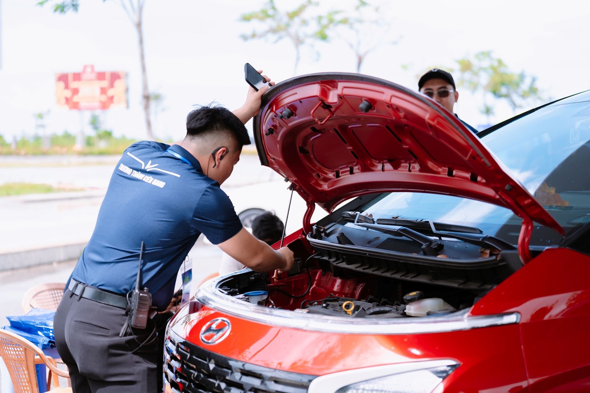 ‘Siêu đại hội’ thu xăng đổi điện của VinFast nóng khắp 3 miền, người dân xếp hàng lên đời xe xanh ảnh 3