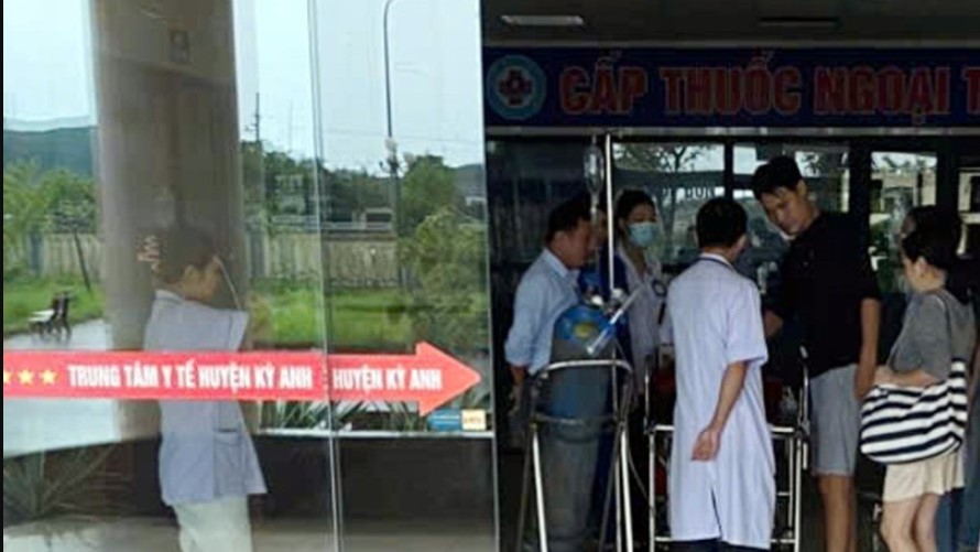 Cả gia đình ở Hà Tĩnh ngạt khí khi dùng máy phát điện: Cặp vợ chồng cấp cứu trong tình trạng co giật