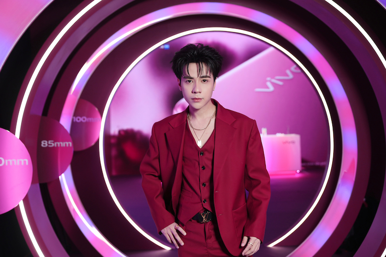 vivo V60 5G chính thức ra mắt thị trường Việt Nam: Mang cả thế giới tới gần bạn với Camera Siêu Tele ZEISS thế hệ mới