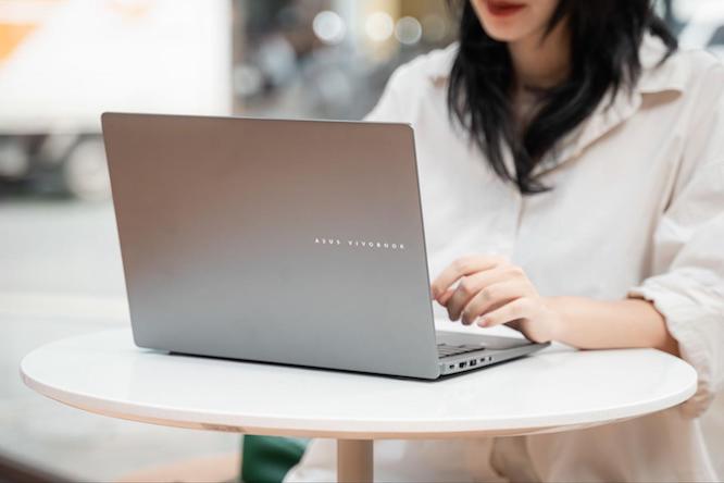 ASUS phổ cập laptop AI tại Việt Nam, hoàn thiện dải sản phẩm Vivobook S14 với đầy đủ phiên bản Intel, AMD và Snapdragon