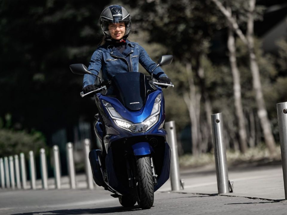 Honda chính thức ra mắt ‘vua xe ga’ 160cc mới ‘soán ngôi’ SH với giá 77 triệu đồng, thiết kế mê ly ảnh 3