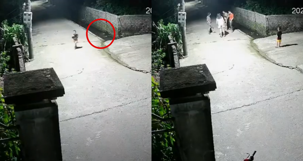 Clip em bé ngã xuống mương nước, anh trai nhỏ tuổi có hành động nhanh trí cứu em trong gang tấc