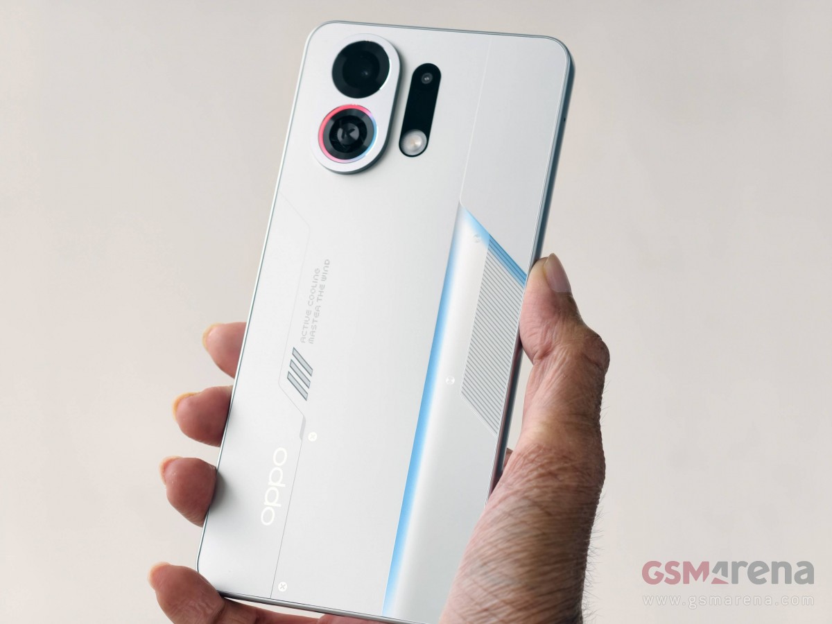 Trên tay, đánh giá nhanh OPPO K13 Turbo Pro: Bản sao tầm trung của iPhone 16, pin trâu hàng đầu phân khúc