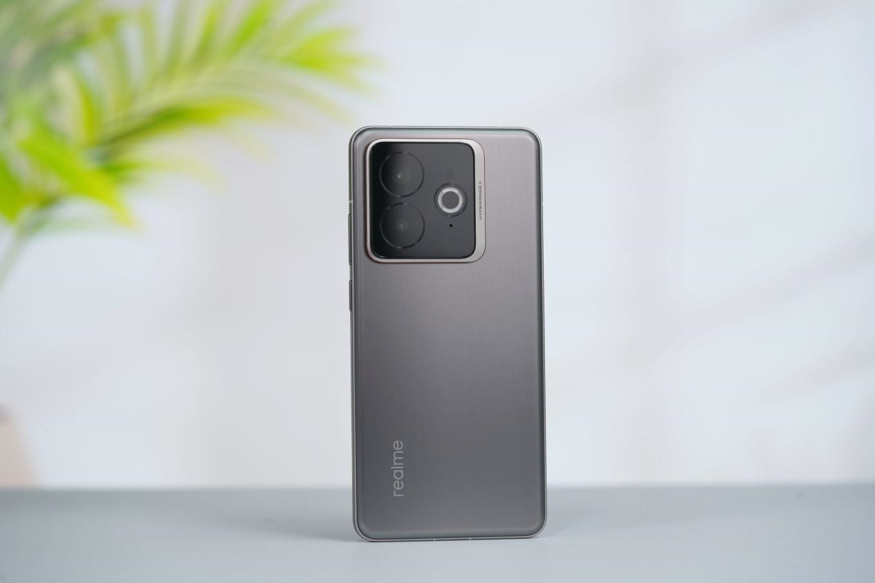 Đây là gaming phone giá rẻ mới, dưới 10 triệu, trang bị hạ gục Galaxy S25 Ultra, iPhone 16 Pro Max 