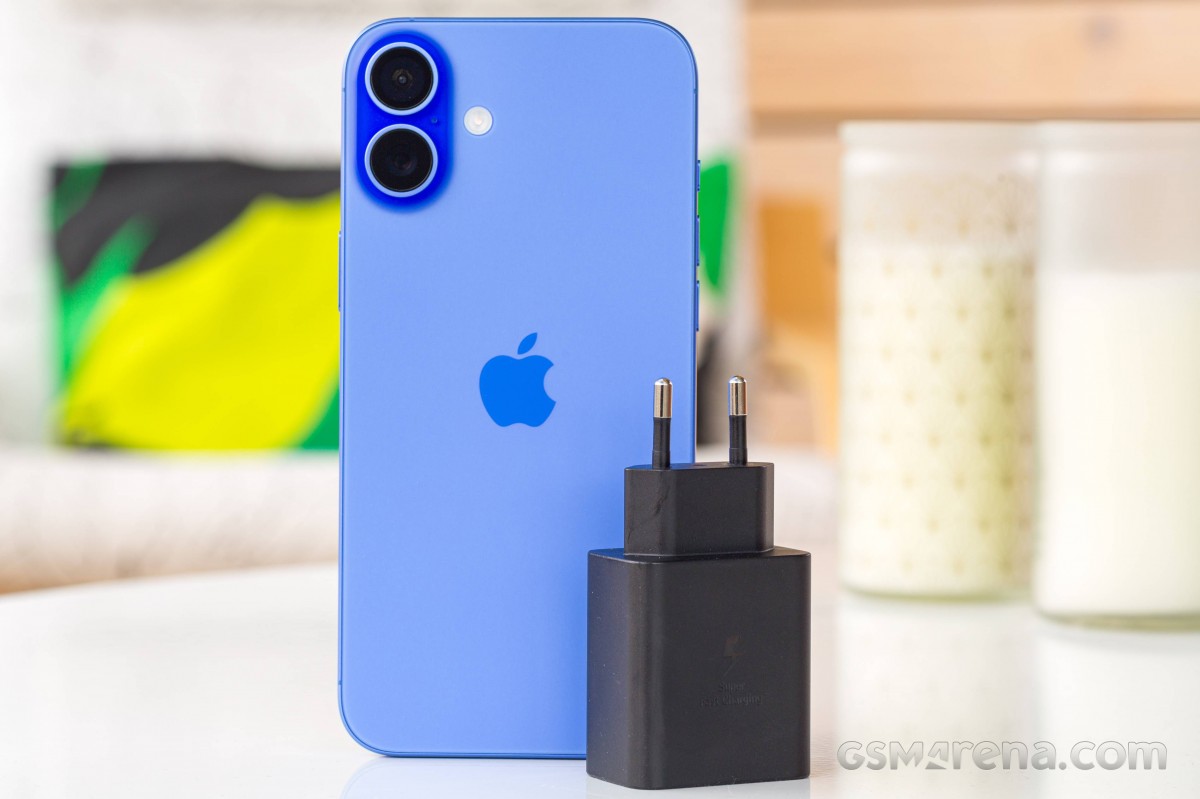 Tháng 9, Phone 16 Plus rẻ hơn iPhone 16 Pro Max 10 triệu, mượt ngang cơ, cực đắt hàng trên toàn cầu