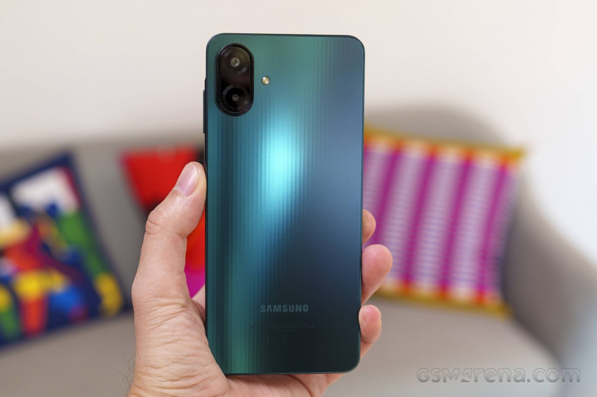 Mở hộp, trên tay Galaxy A07 4G: Điện thoại giá rẻ trang bị xịn, diện mạo đẹp kém gì iPhone 17