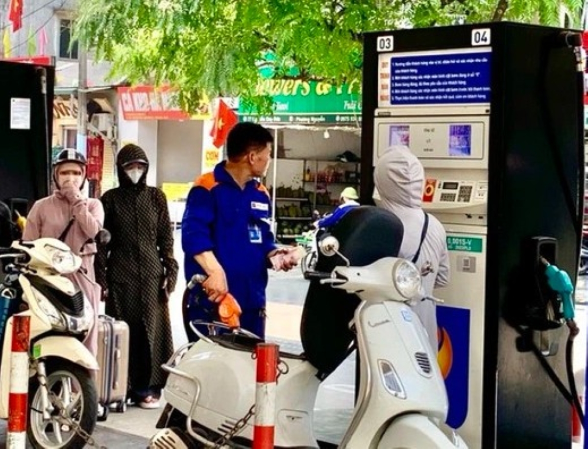 Giá xăng dầu hôm nay 13/9: Tăng vọt trước tin Ukraine tấn công vào vào cảng dầu lớn nhất của Nga