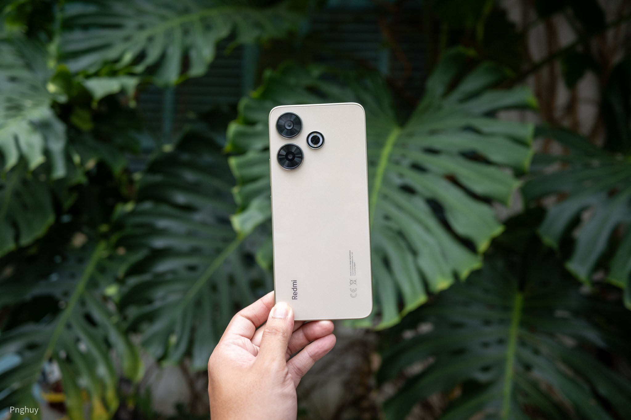 Redmi 13 vững ngôi vua smartphone giá rẻ dưới 3 triệu, thiết kế đẹp kém gì iPhone