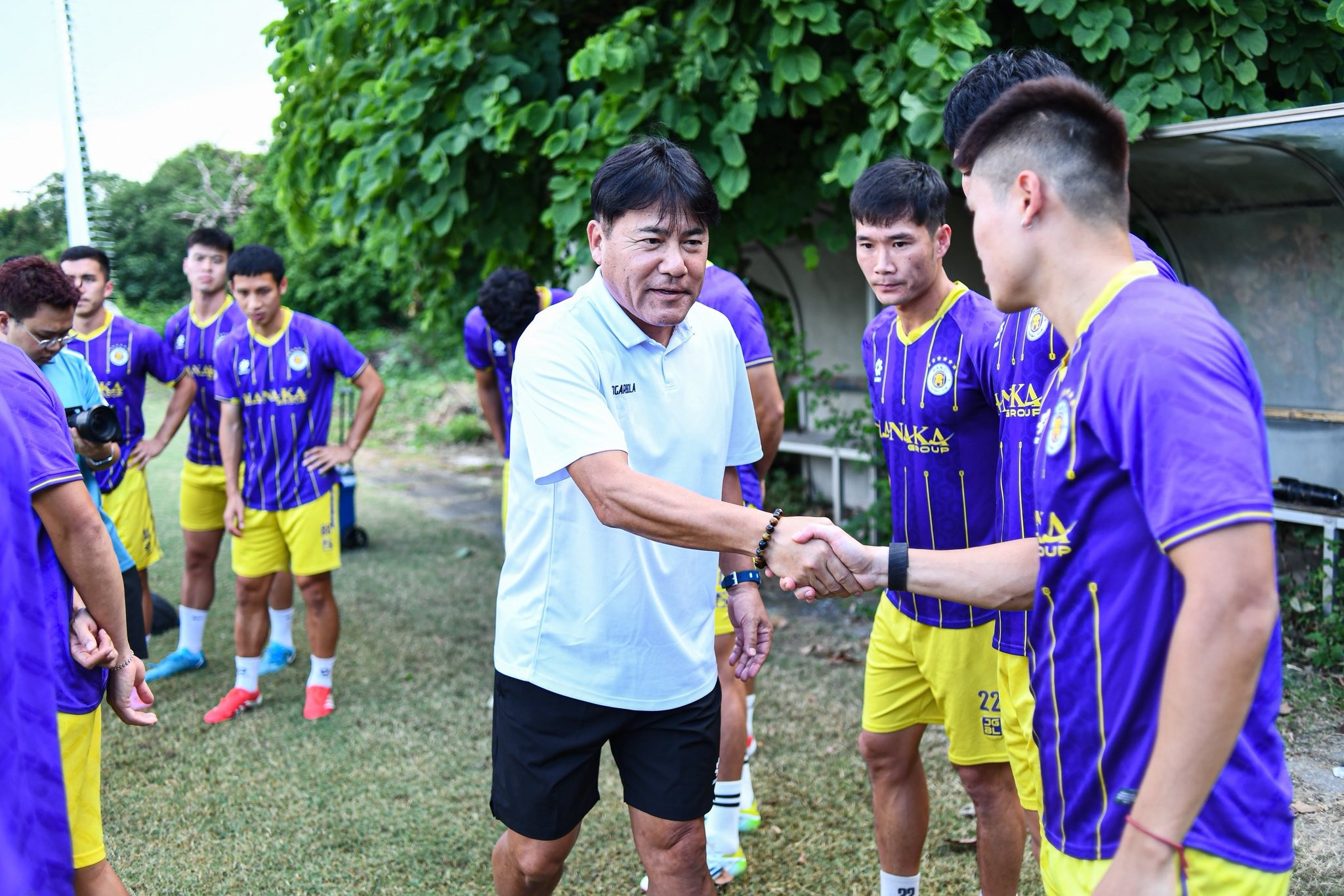 Chính thức chia tay Hà Nội FC, HLV Nhật Bản \'bật đèn xanh\' cho cầu thủ Việt Nam xuất ngoại