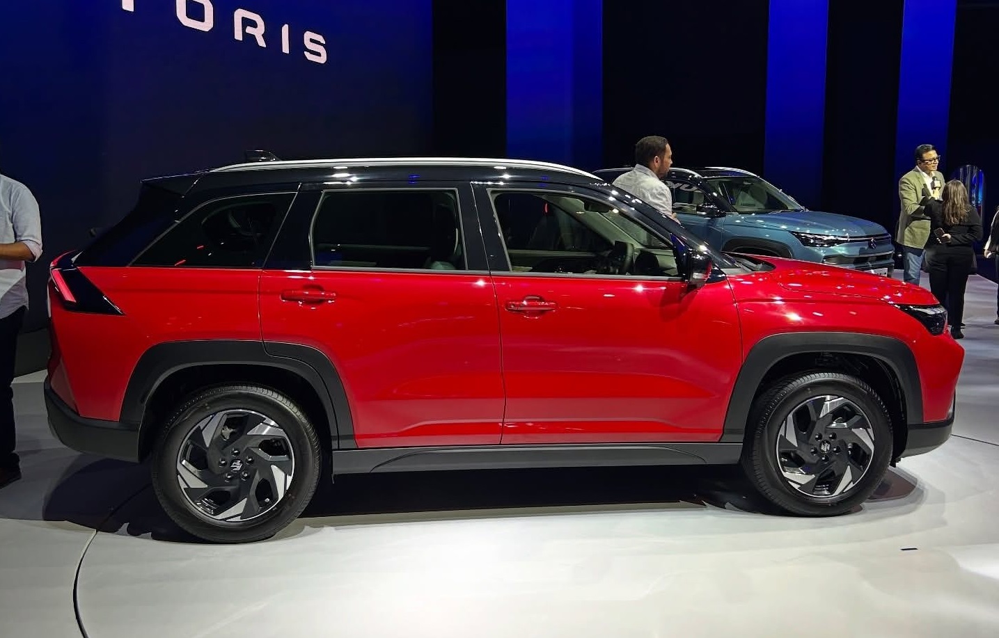 Suzuki ra mắt mẫu SUV cỡ nhỏ đẹp long lanh giá 270 triệu đồng: Kèo căng cho Kia Morning và Grand i10