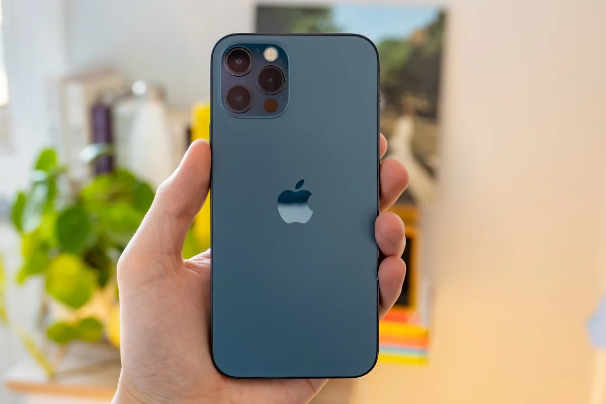 Huyền thoại iPhone 12 Pro rẻ như cỏ tháng 9: Trang bị 3 mắt vẫn ngon, kém iPhone 17 Pro cực ít