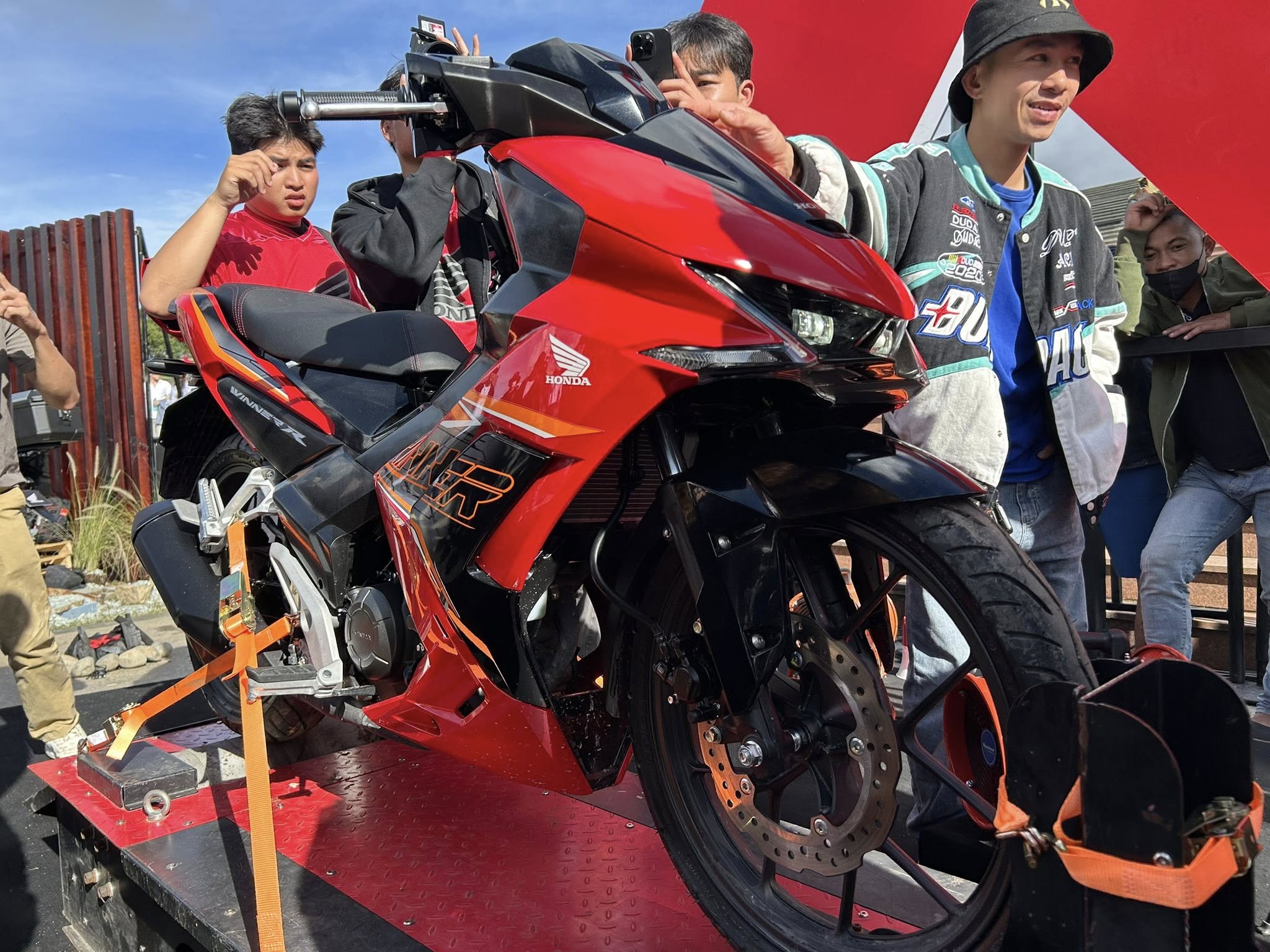Bảng giá xe Honda Winner R 2026 tháng 9/2025: Cực hấp dẫn, được săn đón hơn Yamha Exciter vì quá rẻ