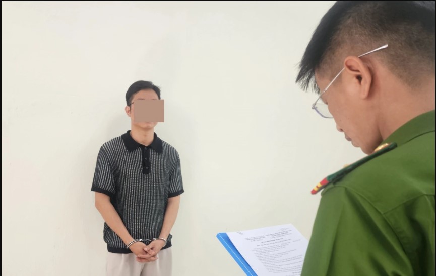 Người yêu cũ nhận cái kết đắng khi dùng clip nhạy cảm buộc bạn gái làm điều trái ý muốn gây bức xúc