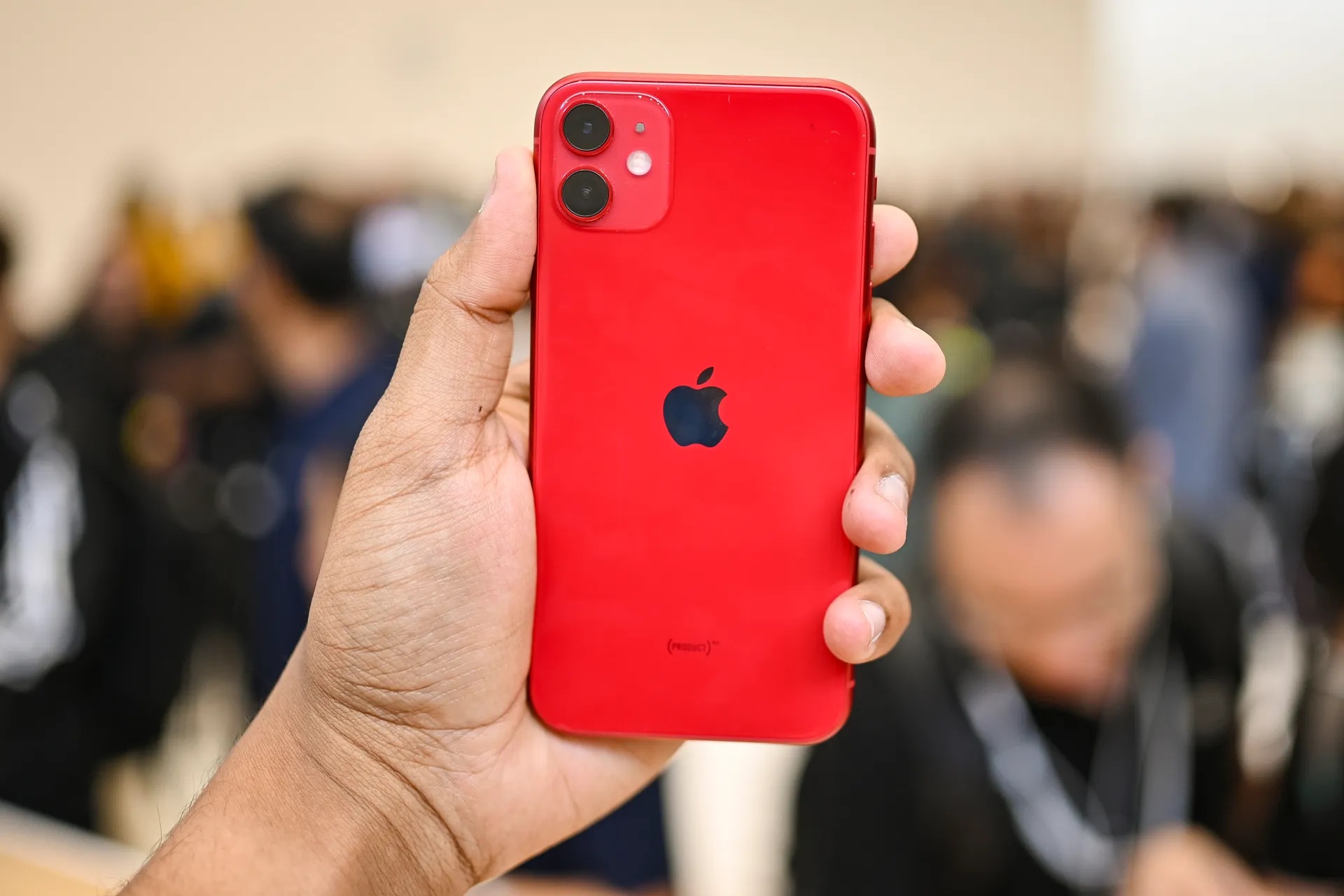 Ông già gân iPhone 11 vẫn còn hàng mới, có nên mua ở mức giá rẻ hơn iPhone 17 tới 1/3